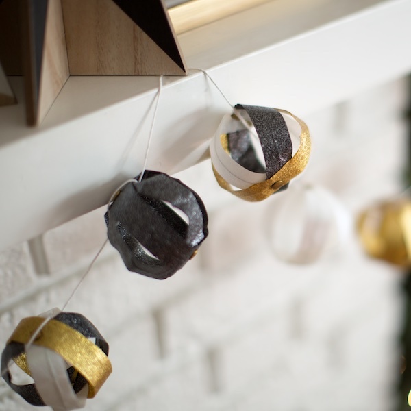 How-To: Duck Glitter® Christmas Garland