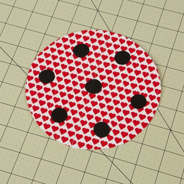 Spots from previous step attached to the circle from step 2